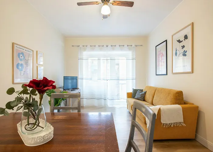 Moderno Appartamento Tuscolana 2 Bdr And Living Room Metro A
