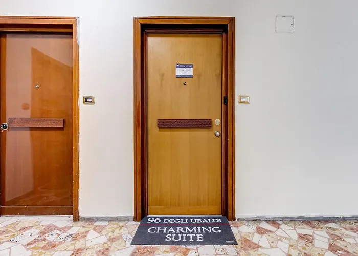 96 Degli Ubaldi Charming Suite