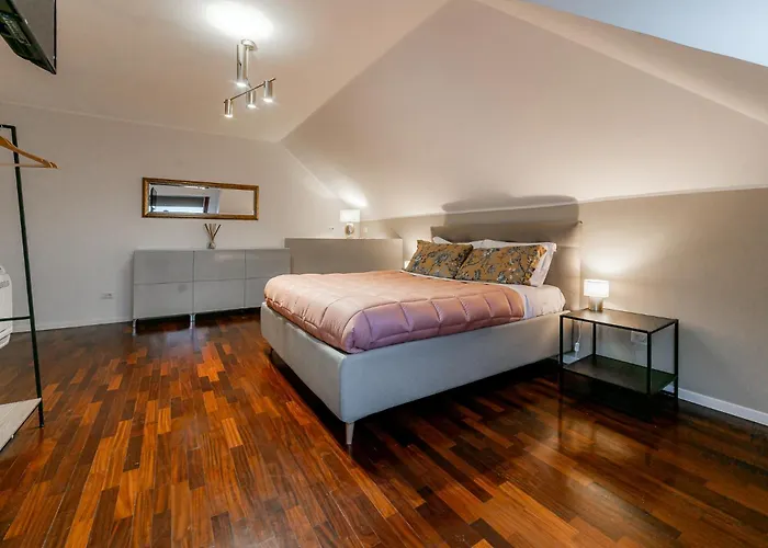 Elegant Penthouse - Metro Conca D\'Oro & Terrace