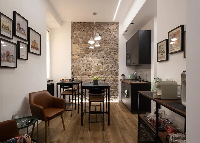 Style & Stone Guest House