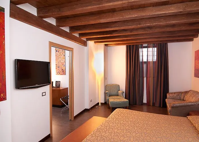 Excel Passetto Suites