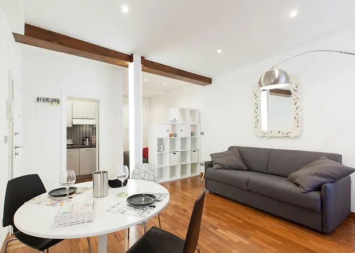 Urbana Lodge, Monti
