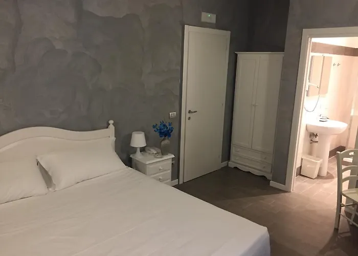 Domizia Top Floor Guest House