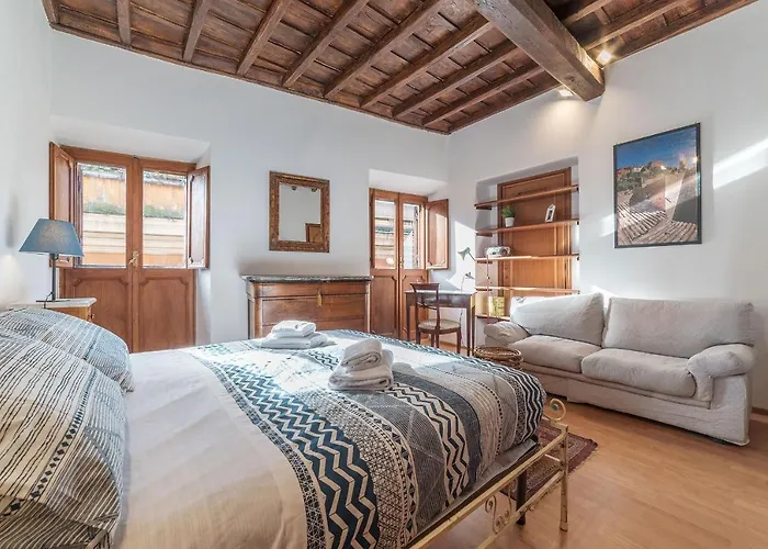 Montecitorio & Pantheon Stylish Flat