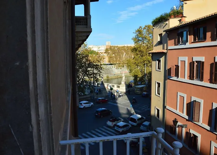 Una finestra su Castel Sant\'Angelo