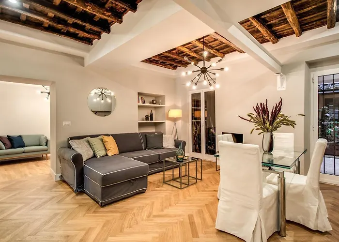 Trevi Fountain Superior 3 Bdr Apartment