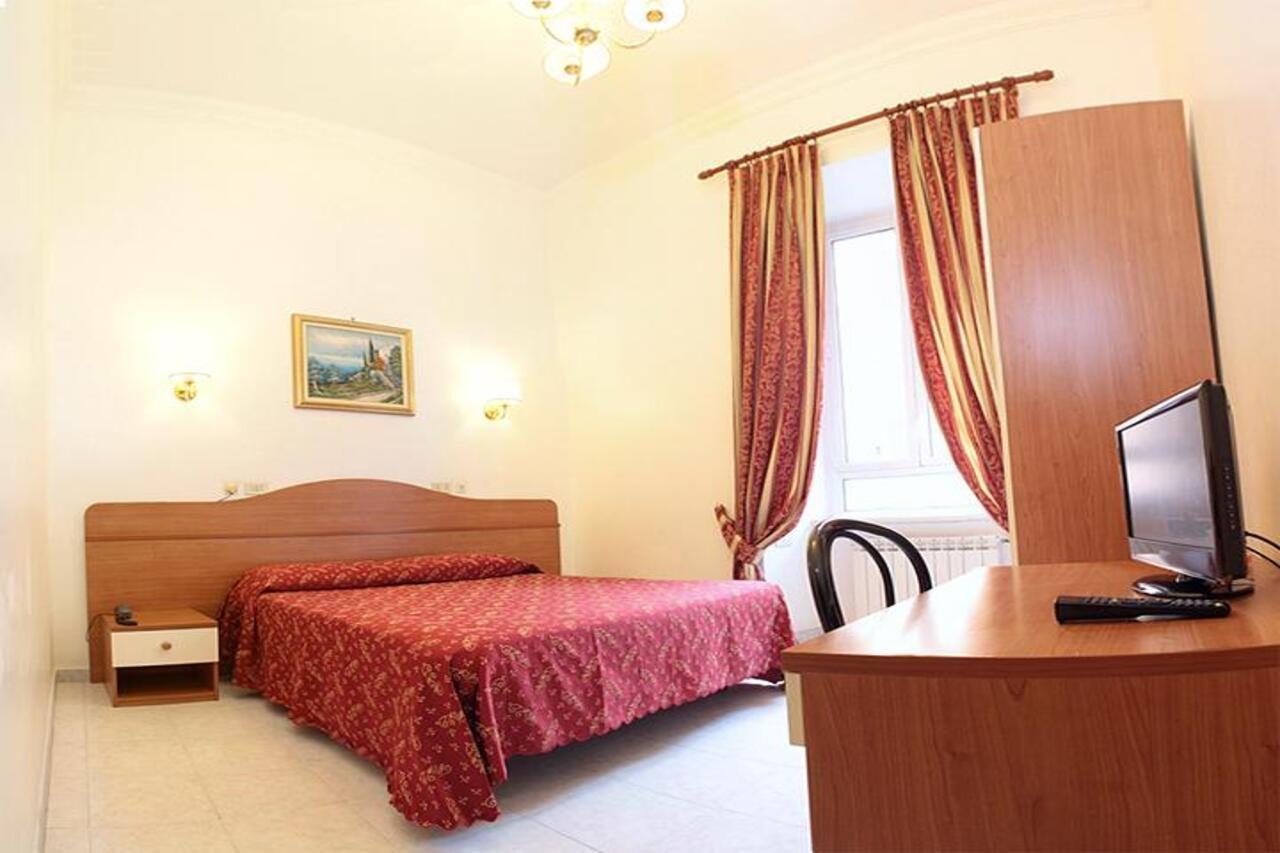 Euro Quiris Hotell *