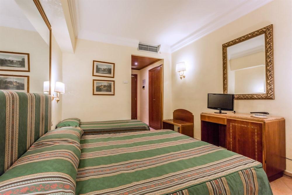 Raeli Archimede Hotell