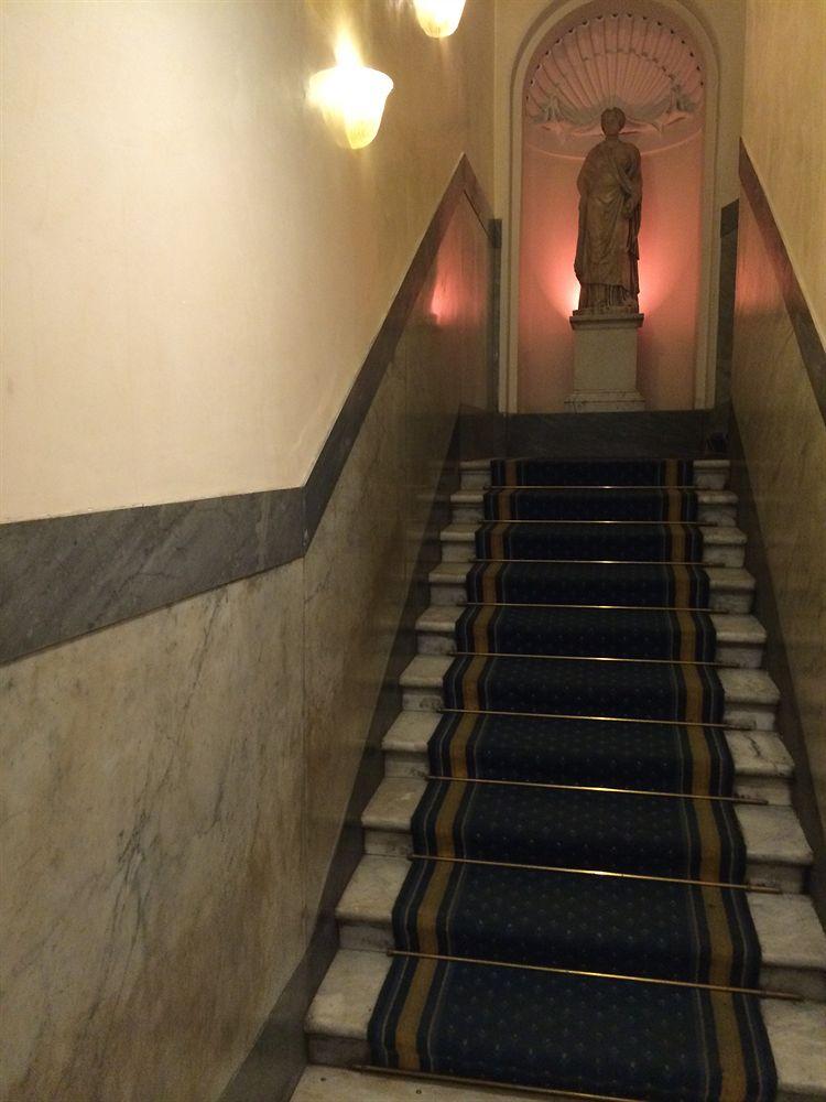 Hotell Traiano 4*