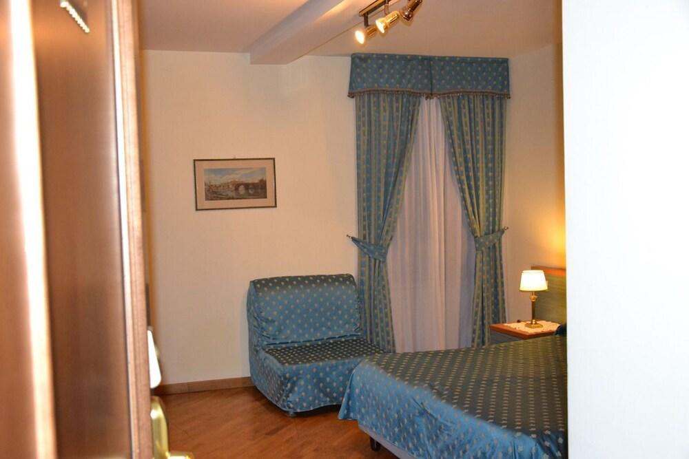 Domus Julia Affittacamere 3*