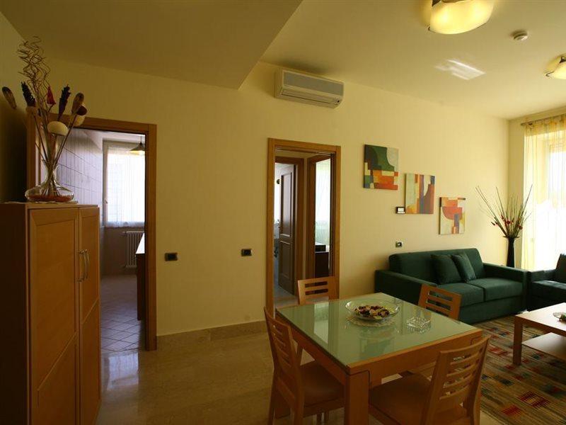 Lux Apartahotel 2*
