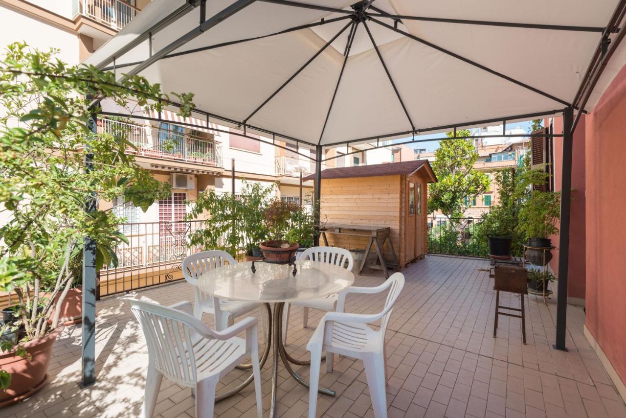 Cornelia Penthouse Bed and breakfast Roma