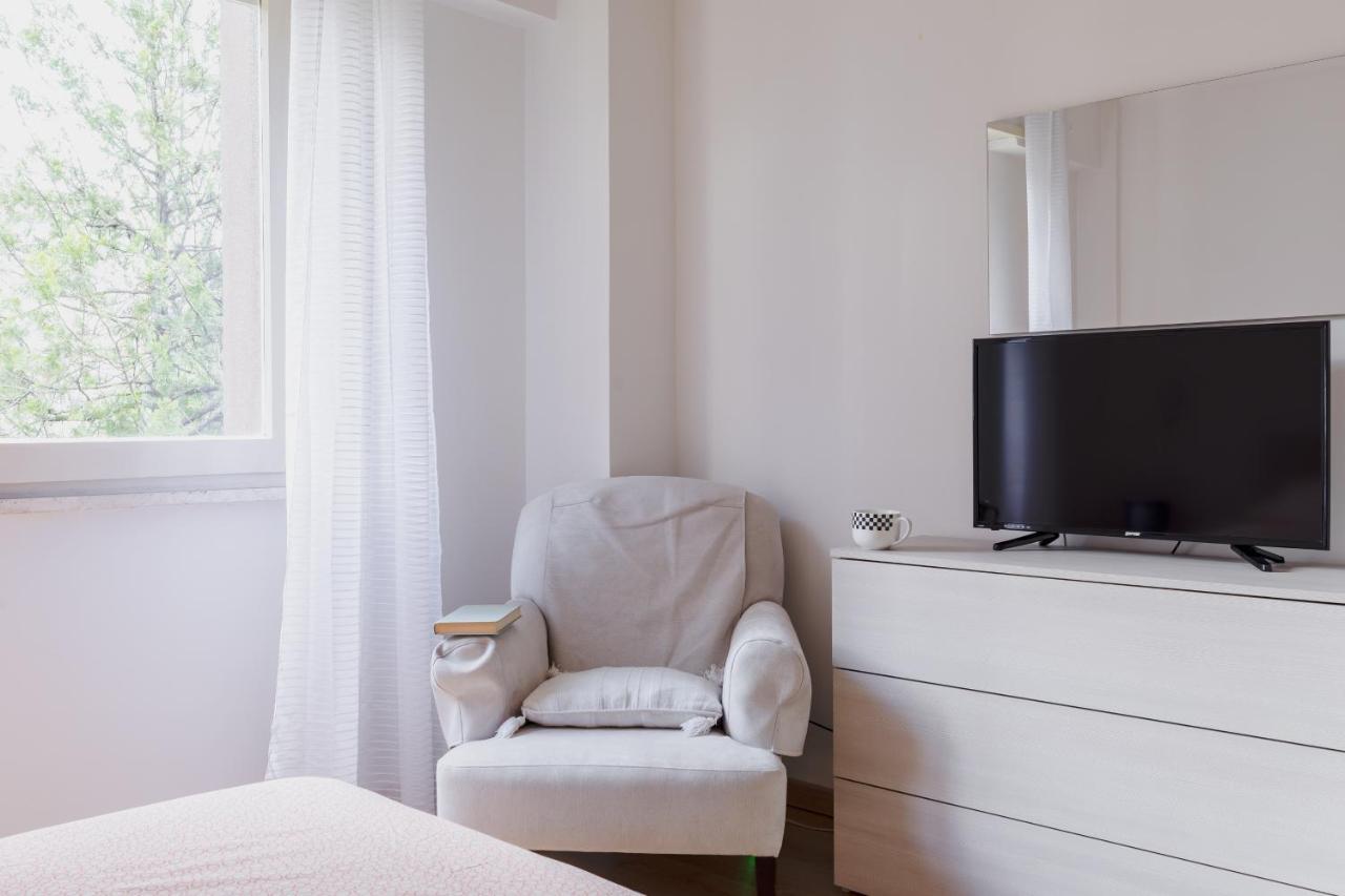 Pelizzi Apartment, 5 Persone, 2 Camere, Balcone, Cinecitta Rome