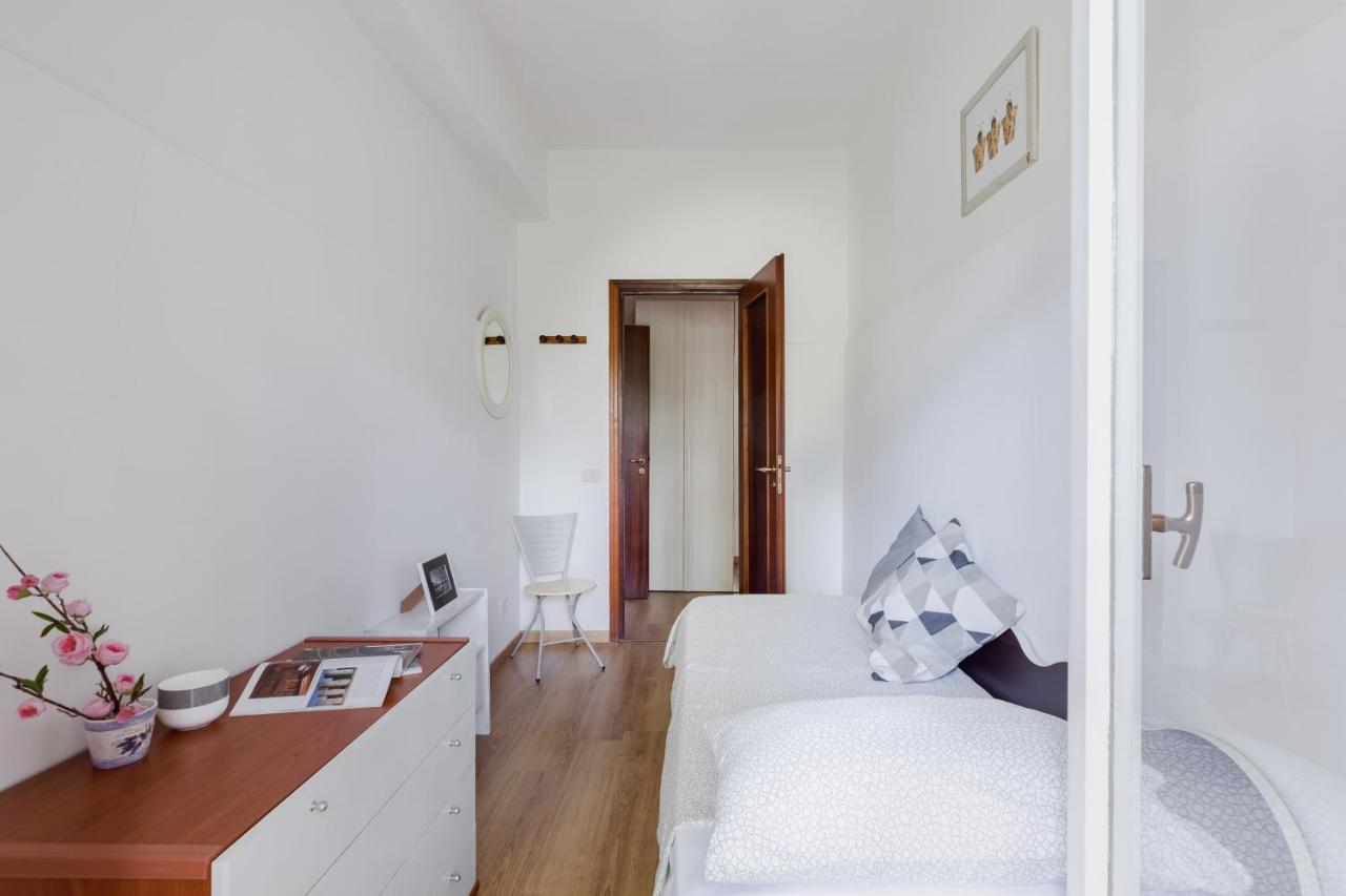 Pelizzi Apartment, 5 Persone, 2 Camere, Balcone, Cinecitta Apartment Rom