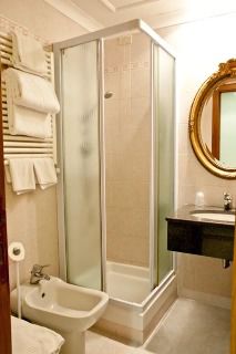 Raeli Archimede Hotell
