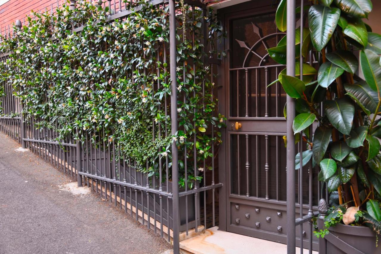 Regal House Capucci 6 Gjestgiverier Roma