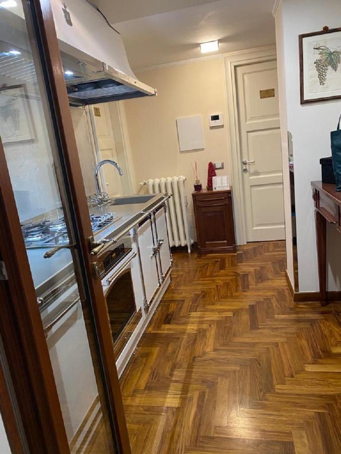 Affittacamere Regal House Capucci 6 Roma