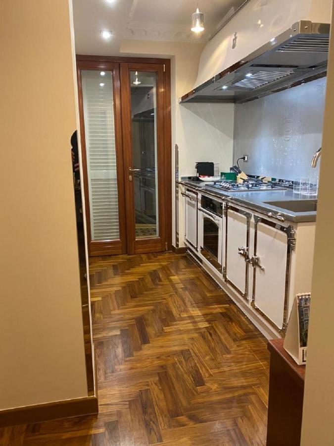 Affittacamere Regal House Capucci 6 Roma