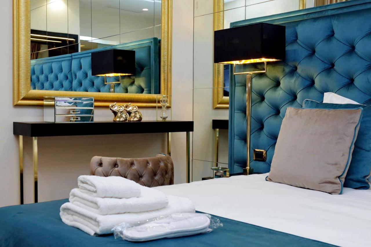 Trevi Diamond Luxury Suites & Jacuzzi Pensión *