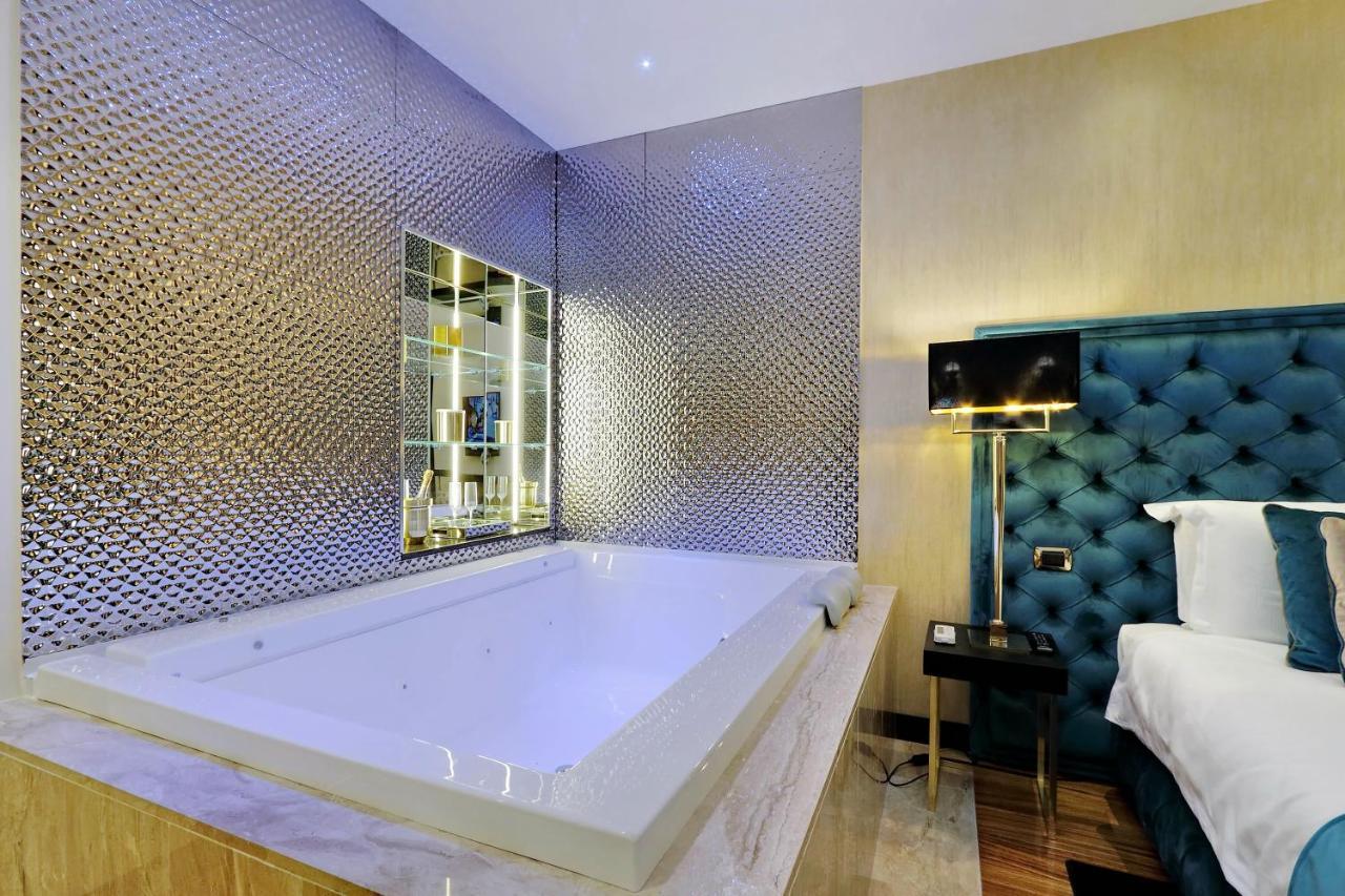 Trevi Diamond Luxury Suites & Jacuzzi Pensión *