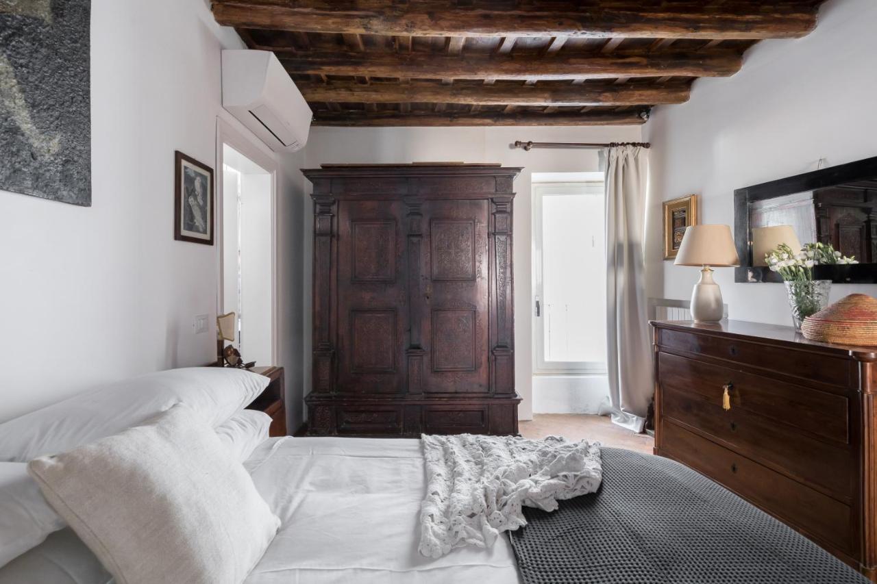 Classic And Chic In Trastevere Apartment Rome
