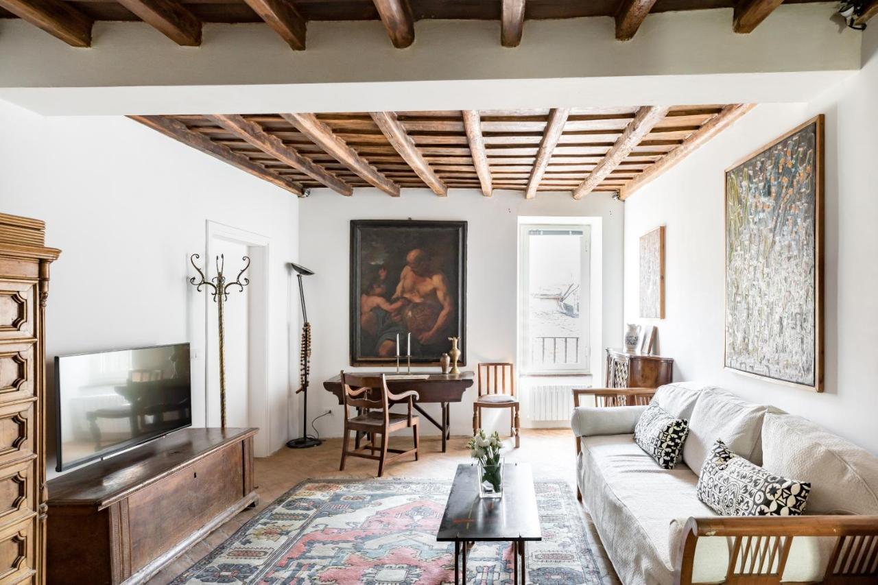 Classic And Chic In Trastevere Apartment *