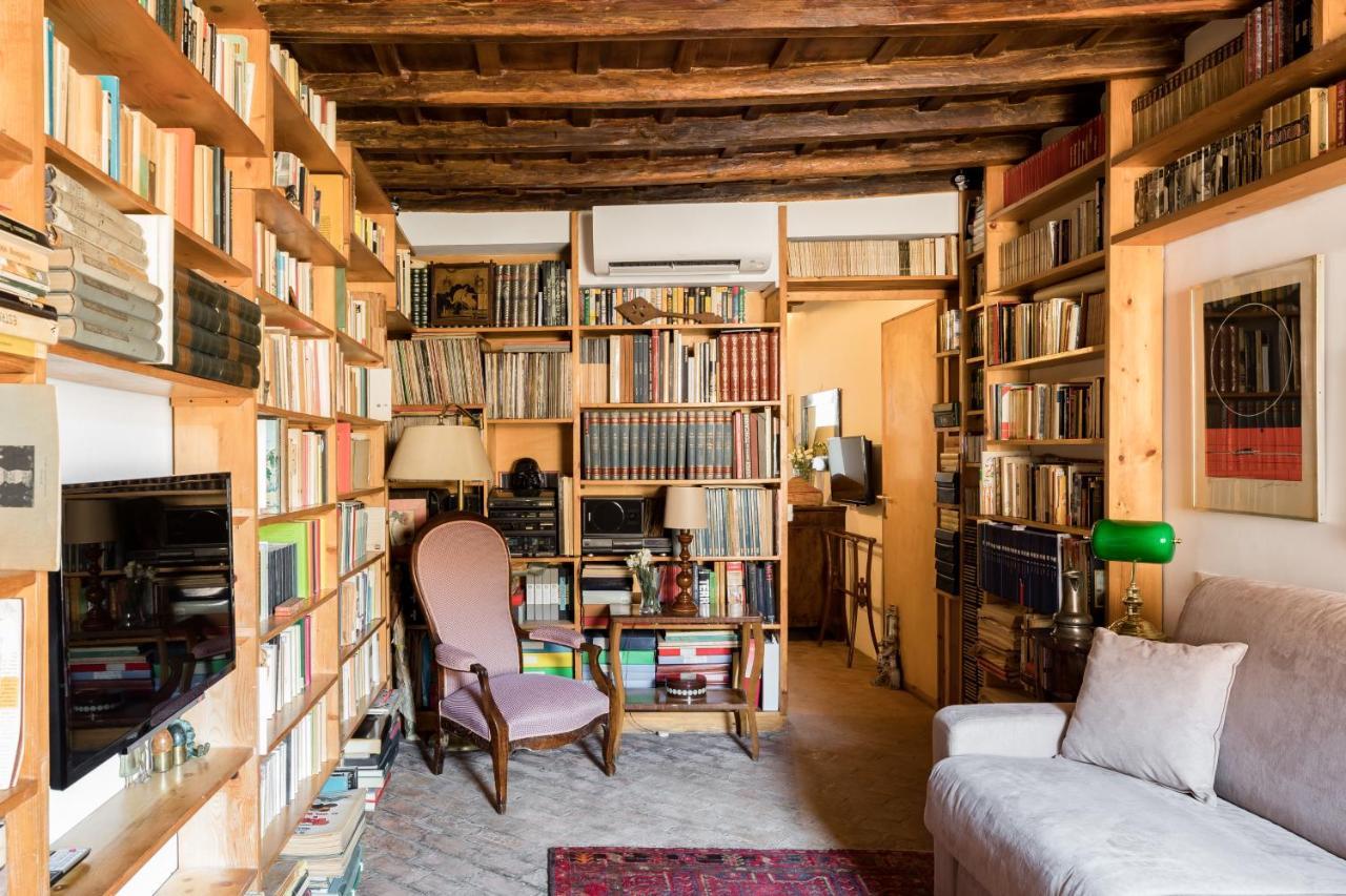 Classic And Chic In Trastevere Apartment