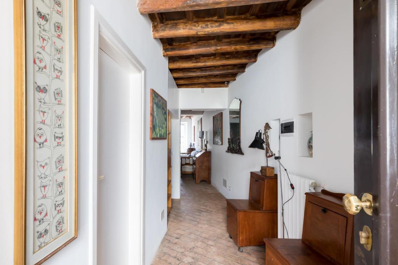 Classic And Chic In Trastevere Rome