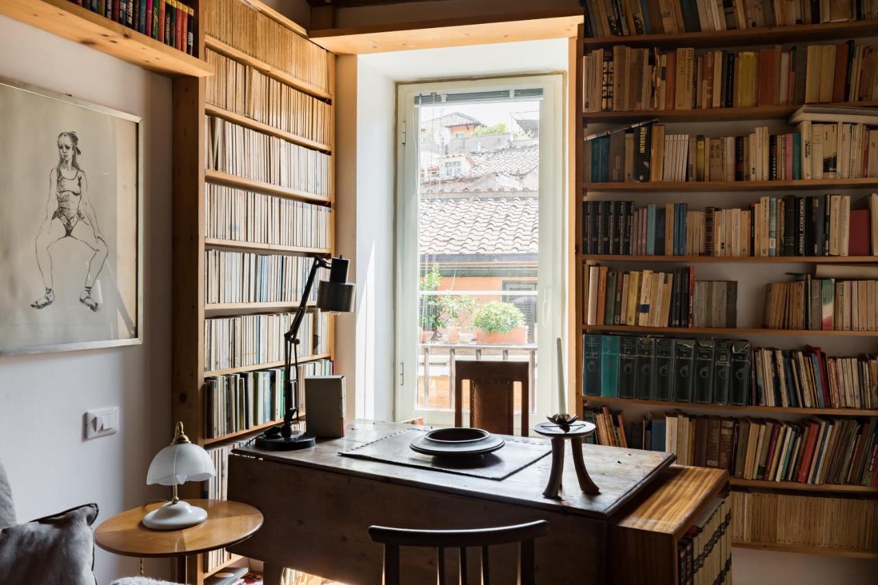 Classic And Chic In Trastevere Apartment