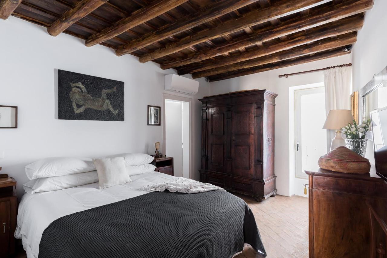 Classic And Chic In Trastevere Rome