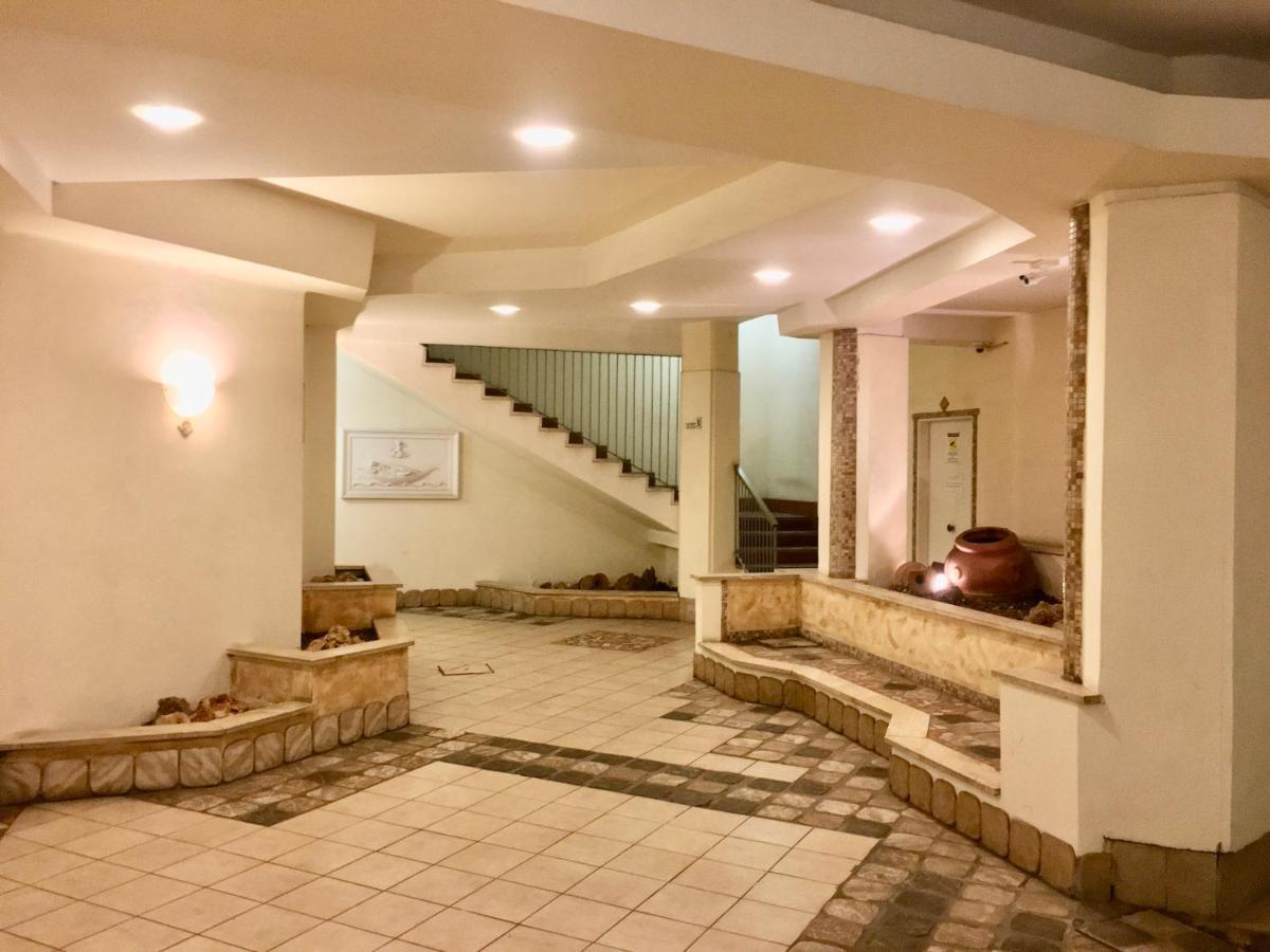 Metro A Modern Apartamento