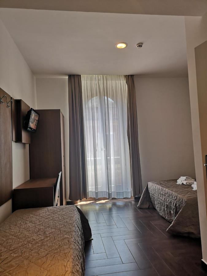 Hotel Travellers 2*