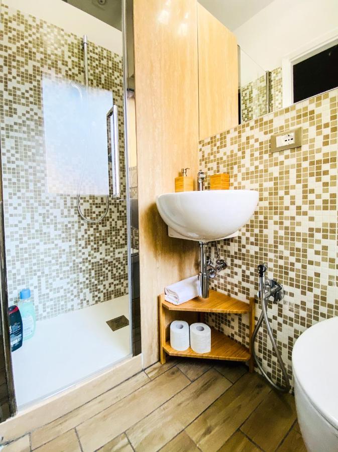 Apartment Butterfly Rom