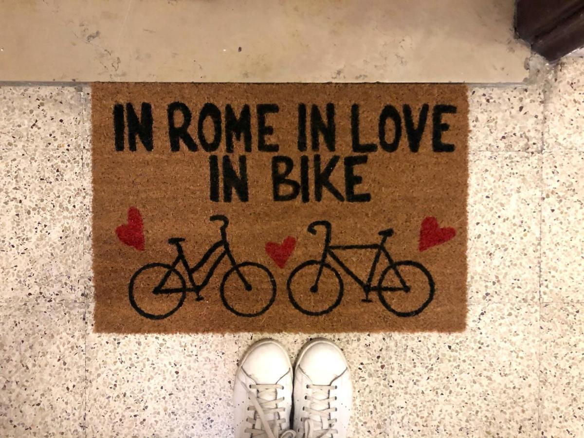 In In In Bike Apartment
