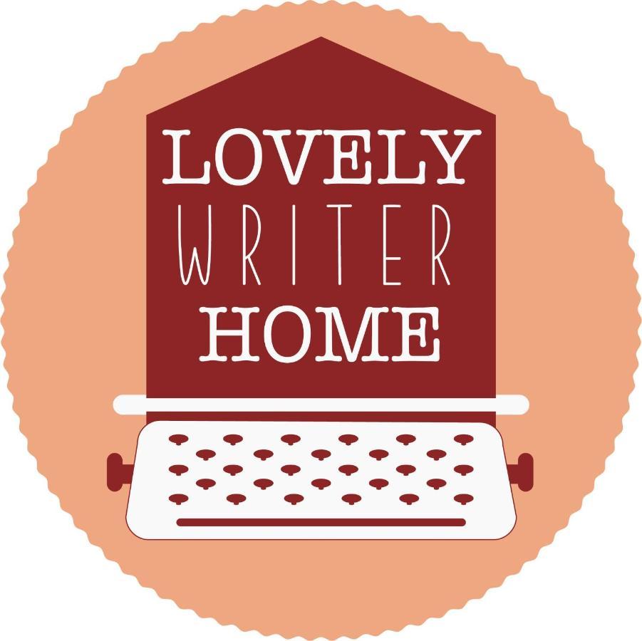 Lovely Writer Rom