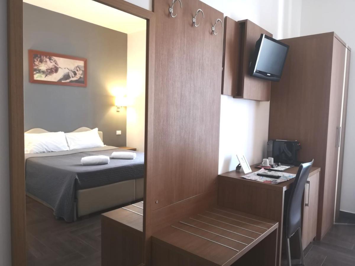 Hotel Travellers 2*