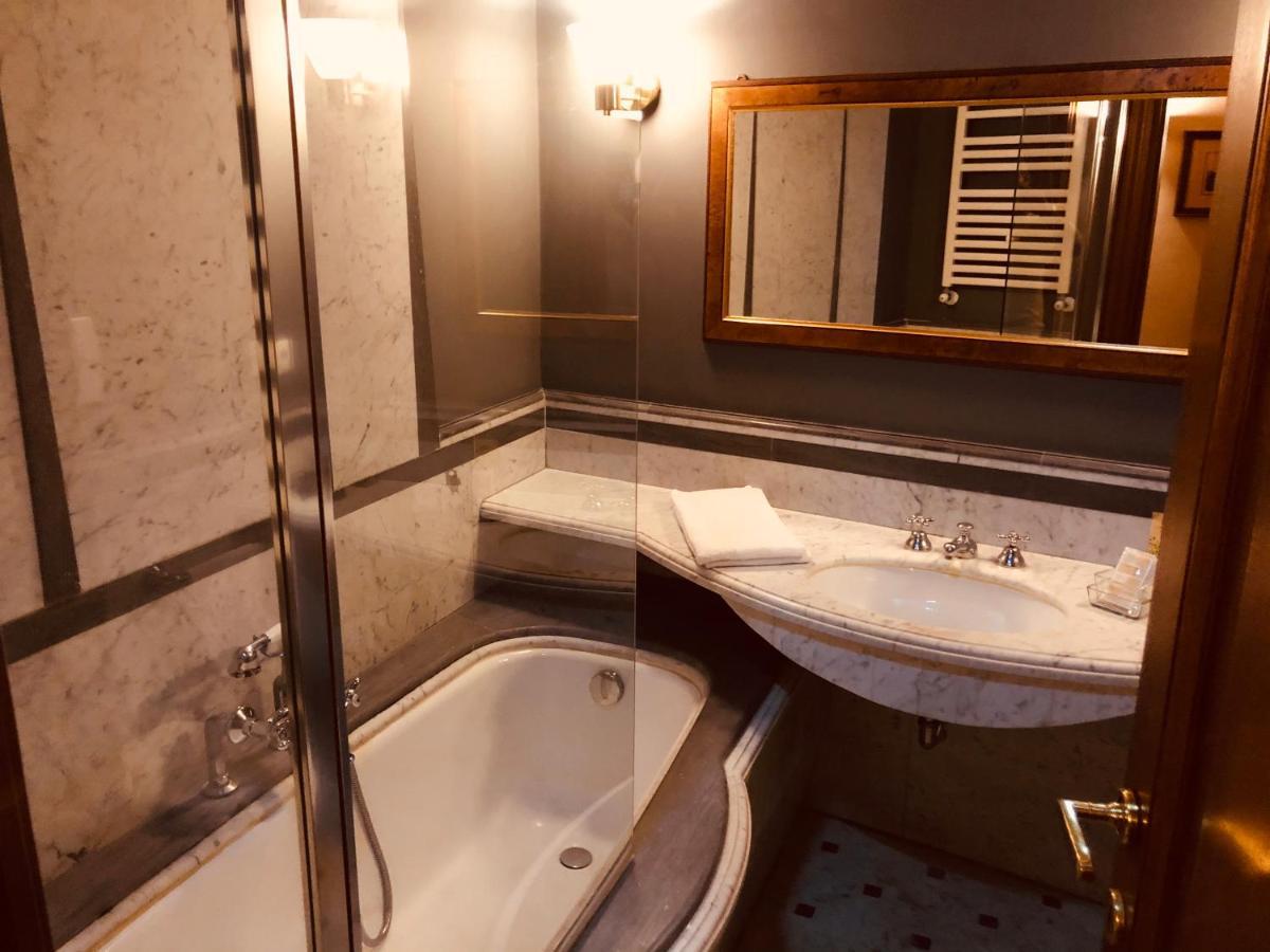 Castle Of Glamour Xvi Century Luxury Aparthotel