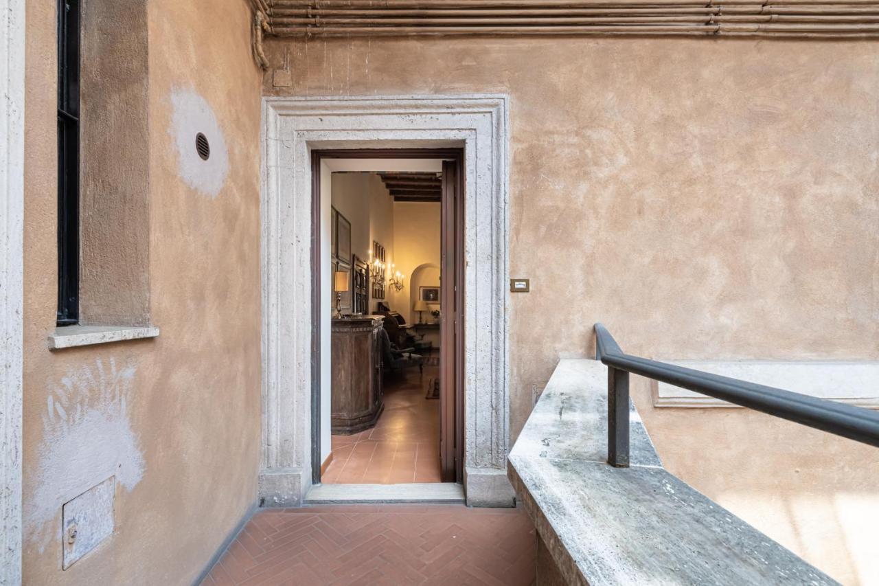 Roman Holiday For 6 By Piazza Navona Apartment