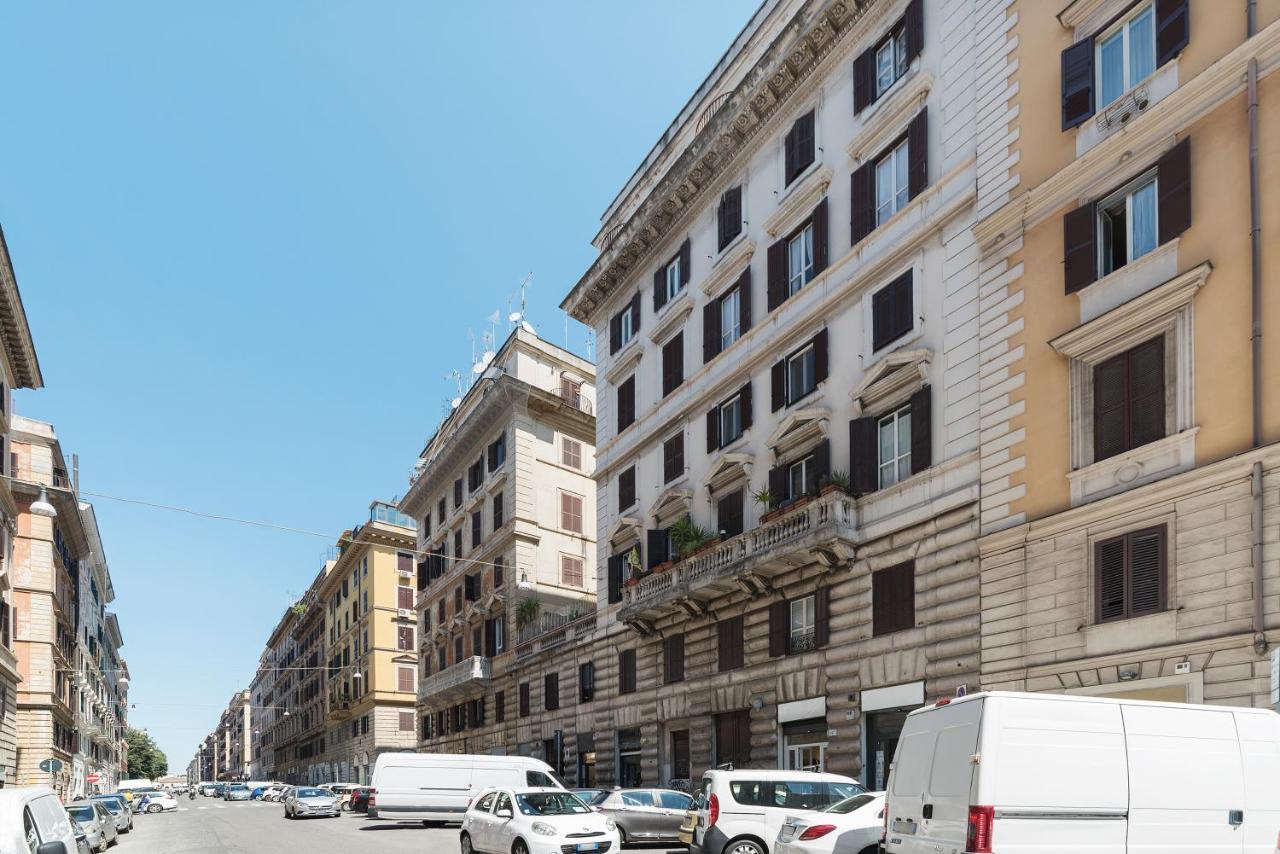 Piazza Vittorio Netflix * Roma