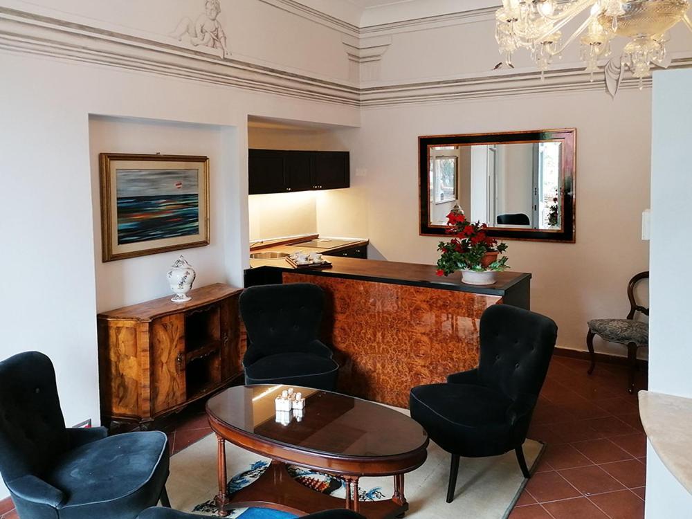 Apartamento Domus Almapetra Ai Fori Imperiali *