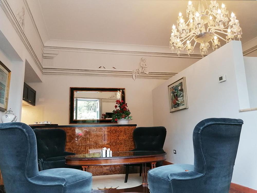 Domus Almapetra Ai Fori Imperiali Apartamento *
