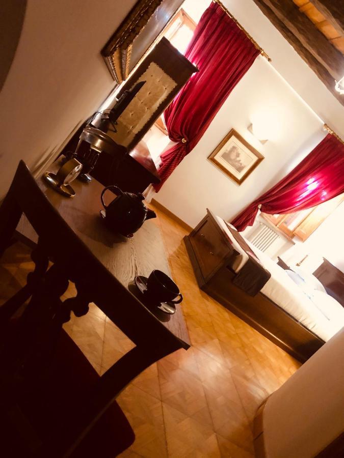 Castle Of Glamour Xvi Century Luxury Aparthotel