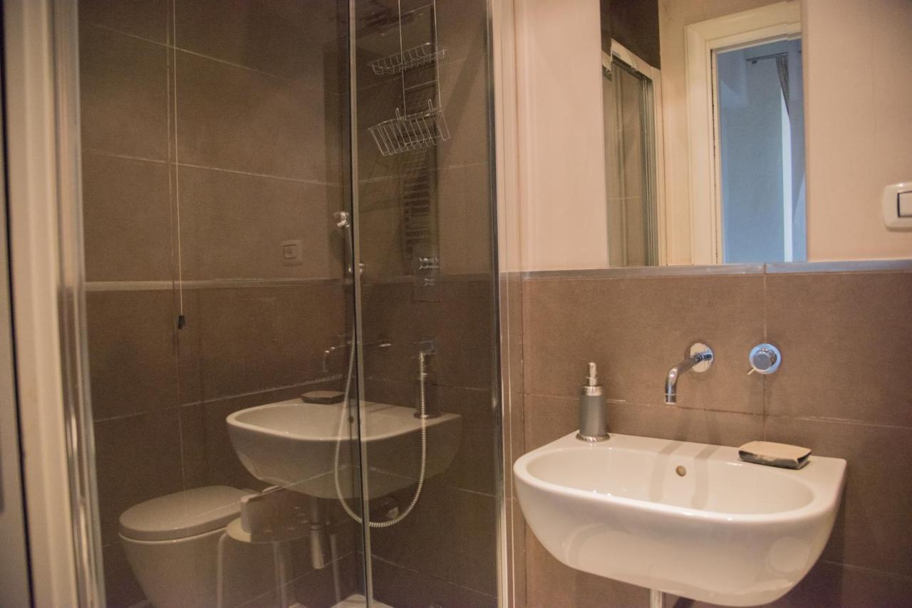 Beautiful And Spacious Next To Termini 10 Minutes From Coliseum Roma