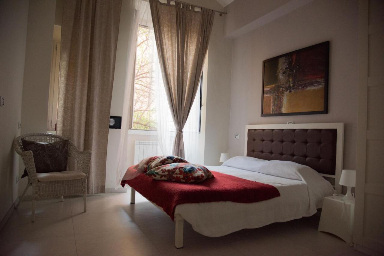 Beautiful And Spacious Next To Termini 10 Minutes From Coliseum Leilighet Roma