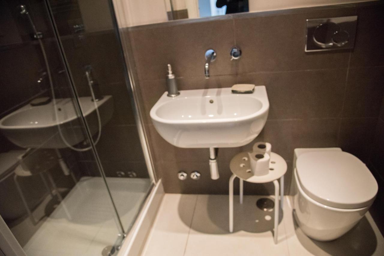 Beautiful And Spacious Next To Termini 10 Minutes From Coliseum Leilighet *