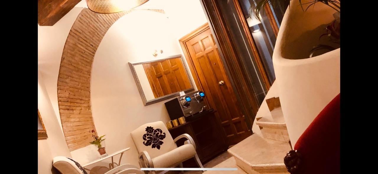 Castle Of Glamour Xvi Century Luxury Aparthotel Roma