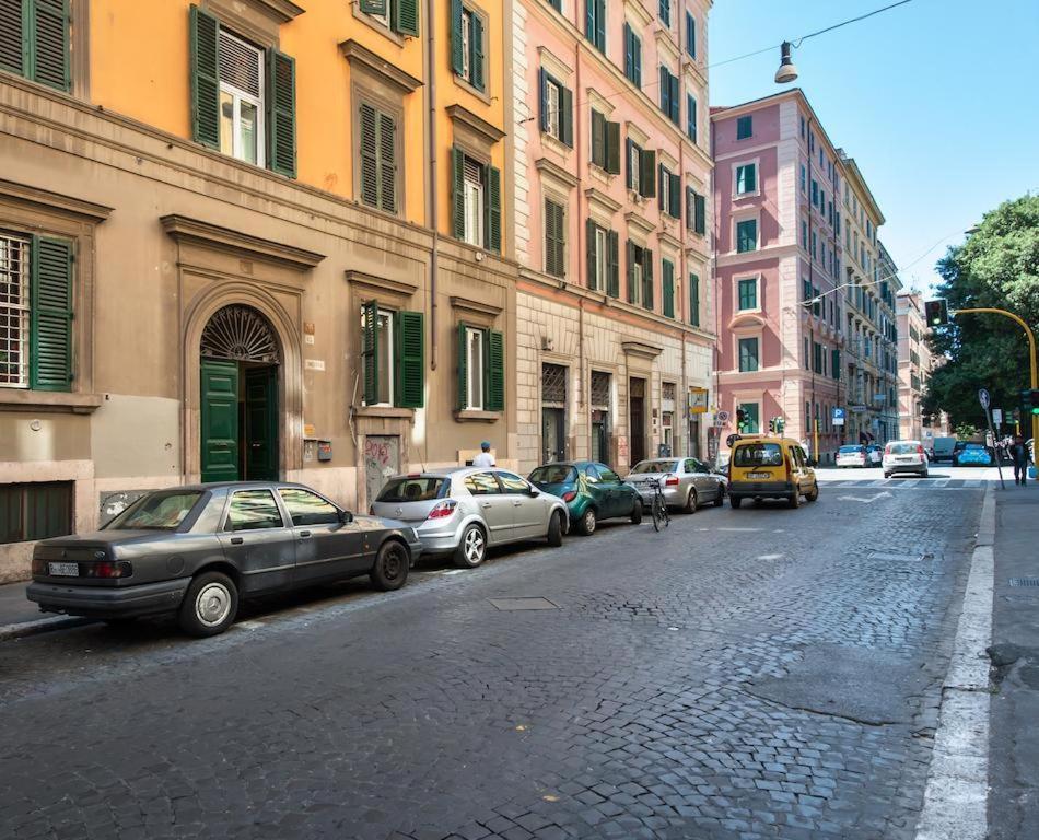 Beautiful And Spacious Next To Termini 10 Minutes From Coliseum Leilighet *