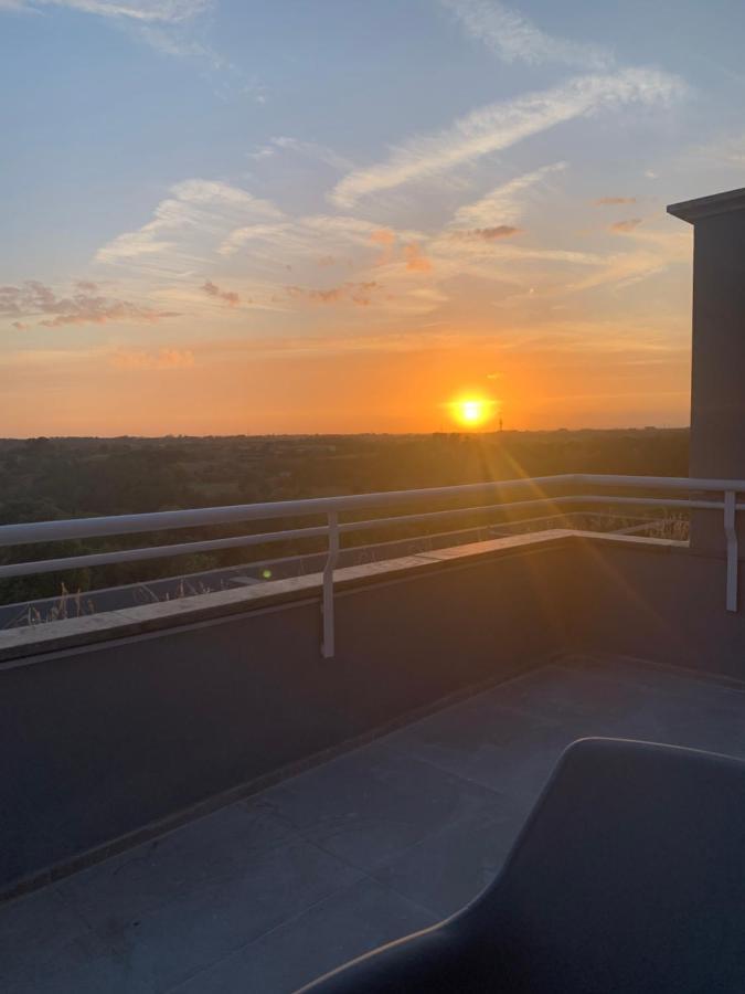 Penthouse Aureliana Attico Con Piscina A Apartamento