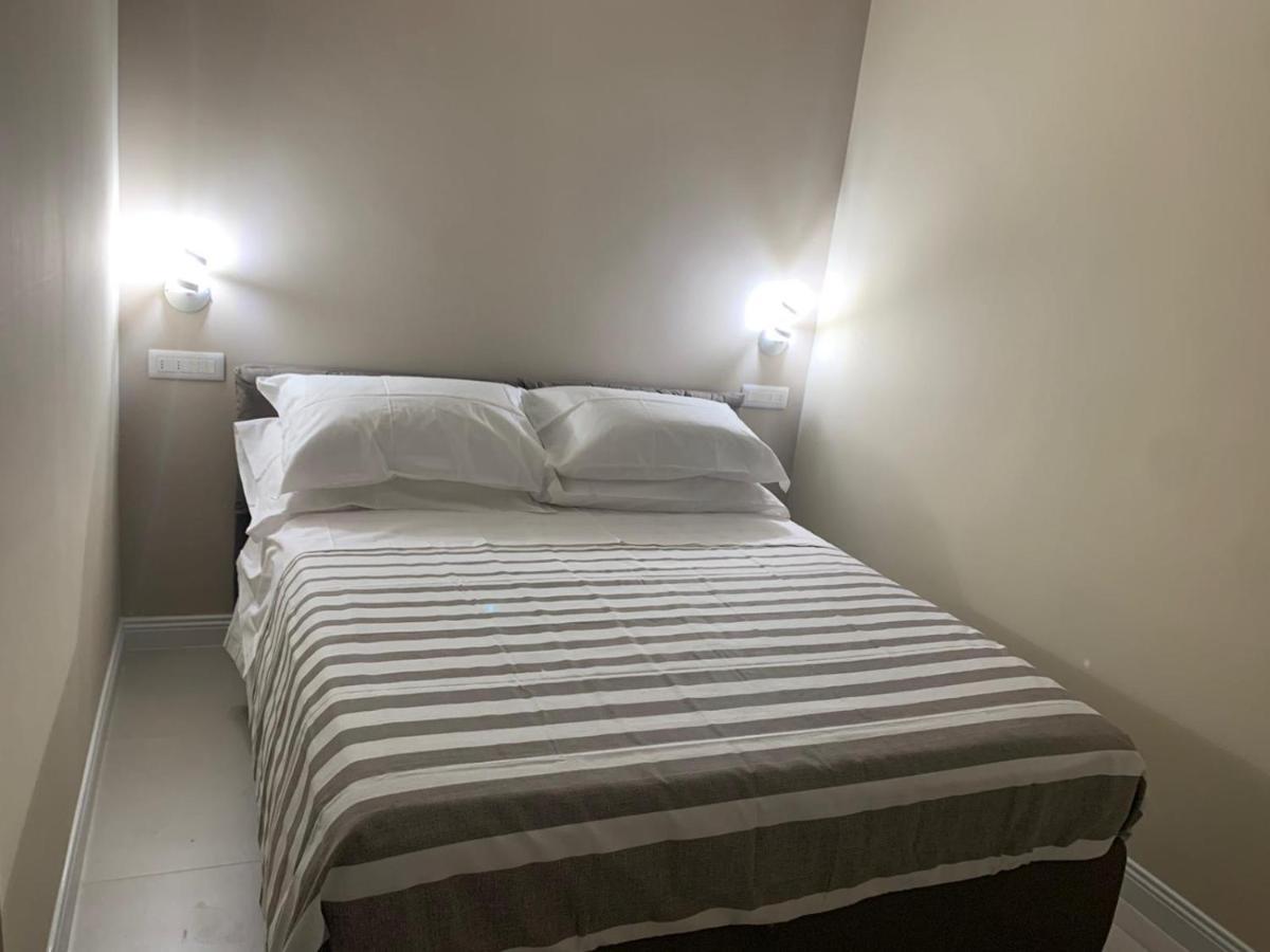 Penthouse Aureliana Attico Con Piscina A Apartamento *