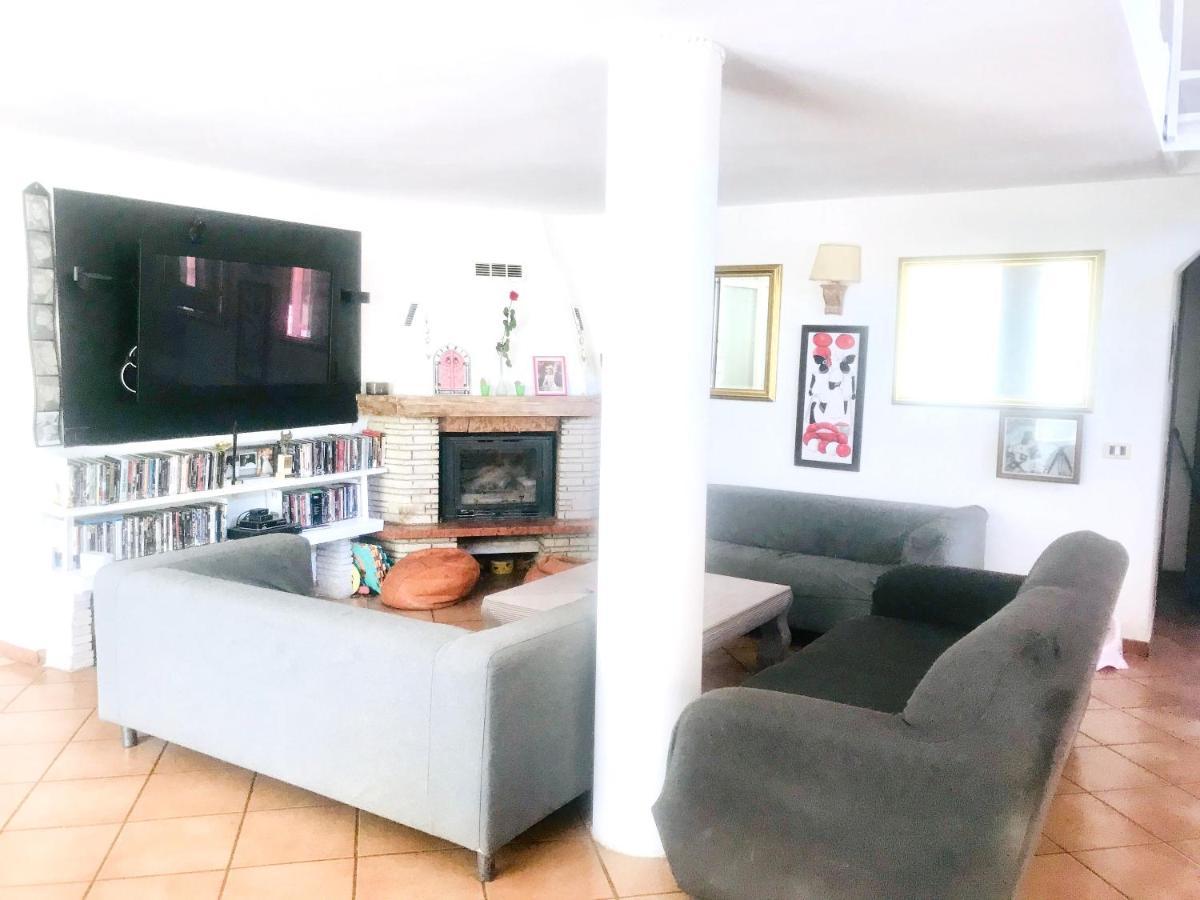 Casa vacanze 3 Bedrooms House With Jacuzzi Enclosed Garden And Wifi At Castel Di Decima *